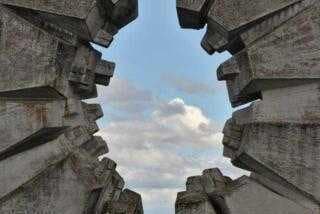 Михајло Митровић: Споменик Кадињача – овековечење историје