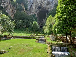 Археолошка налазишта и културно-историјски споменици уз реку Ђетињу