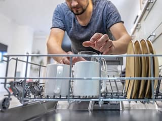 Како машина за прање судова може помоћи у борби против кућне прљавштине?