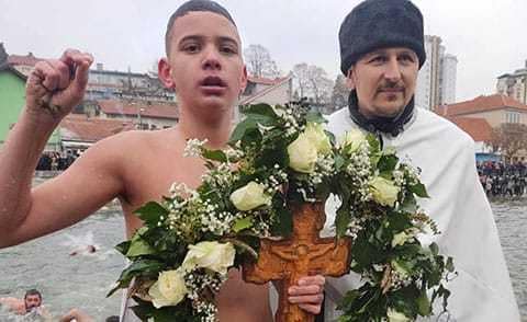 Пливање за Богојављенски крст у Ужицу