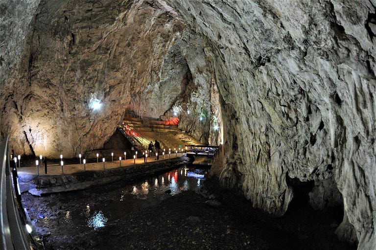 Стопића пећина на Златибору – чаролија светлости и воде