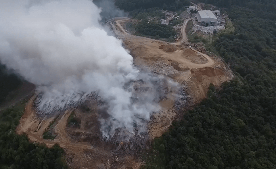 Данима траје пожар у депонији „Дубоко“ код Ужица